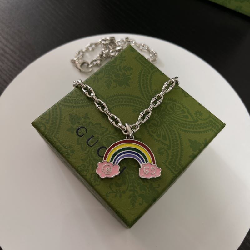 G*u*i necklaces